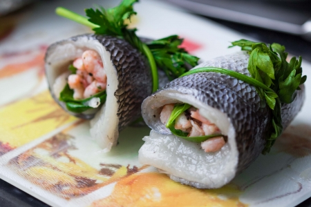 Fish rolls of dorado fillet stuffed shrimp and spinach, cooking
