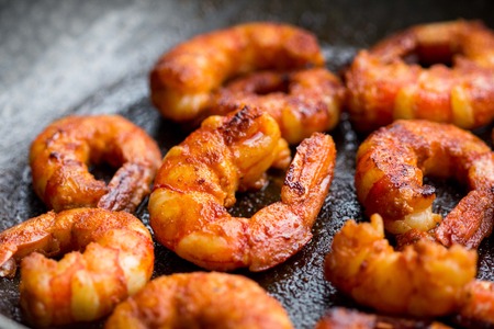 Fried spicy marinated shrimp in panの写真素材