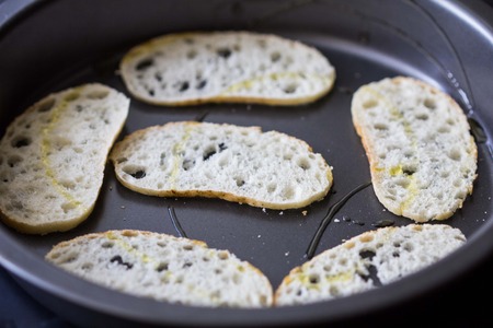 Cooking thin slices of bread, toast, croutons, decoration for soup or saladの写真素材