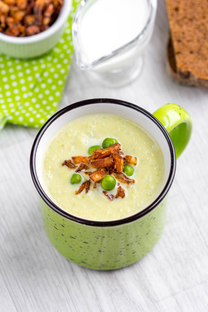 Cream soup of green peas, broccoli, spinach with crispy onion fries in Ñupの写真素材