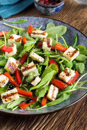 Salad with grilled cheese, spinach, tomatoes, pepper, paprika, delicious lunch diet dishの写真素材
