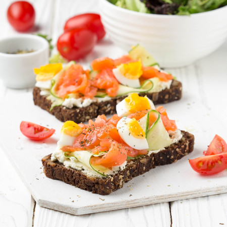 Salmon toast with cream cheese, cucumber and egg. Delicious lunch, healthy food, fish sandwich, diet snackの写真素材