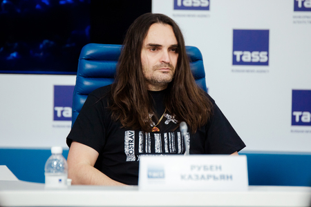 MOSCOW, RUSSIA - FEBRUARY 28, 2017: LOUNA band press-conference at TASS Russian news agency on February 28, 2017 in Moscow, Russia. Guitarist Ruben Kazaryan.のeditorial素材