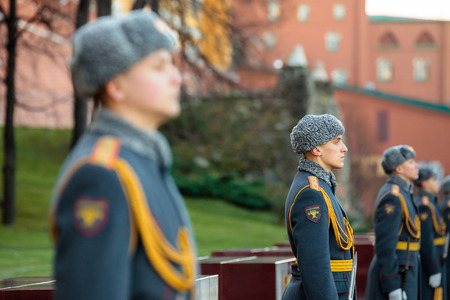 MOSCOW, RUSSIA - NOVEMBER 08, 2017: The Honor Guard of the 154 Preobrazhensky Regiment in the infantry uniform at the solemn event. 
Alexander Garden, Moscow.のeditorial素材