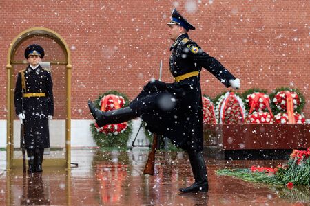 MOSCOW, RUSSIA - MAY 08, 2017: Hourly change of the Presidential guard of Russia at the Tomb of Unknown soldier and Eternal flame in Alexander garden near Kremlin wall. Snow view.のeditorial素材