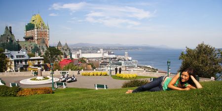 Girl enjoying the summer in Quebec City with Chateau Frontenac in the backgroundの写真素材