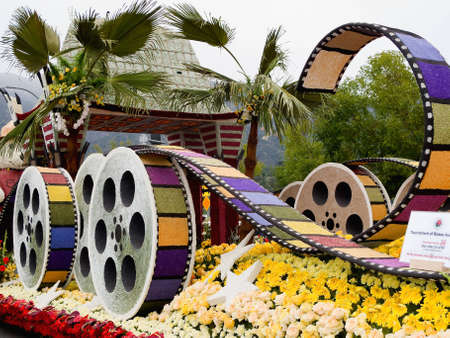 PASADENA, CA - JANUARY 1: The City of Los Angeles designed a float based on Cirque du Soleil's new show IRIS at the 122nd Tournament of Roses Parade on January 1, 2011 in Pasadena, California.のeditorial素材