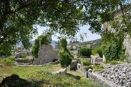 OLD BAR TOWN, MONTENEGRO - AUGUST 22, 2015: Ruins of the Old Bar town on the background of the modern Bar townのeditorial素材