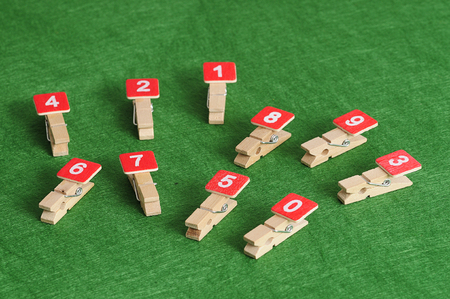 Number 0-9 displayed on a green background