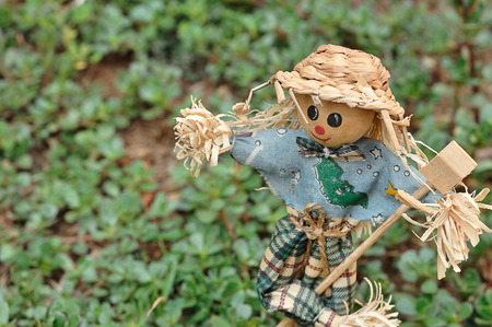 A scarecrow figurine standing in a gardenの写真素材