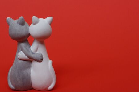 Two cats are hugging. Cats are close and love each other. Valentines Day. Figurine cats in love. Cats together are a symbol of lovers. Congratulation. Place for text.の写真素材