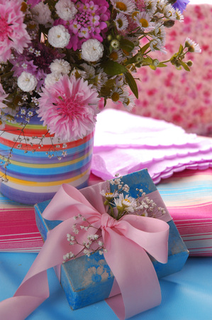 Bouquet of beautiful violet flowers and a cute gift box, a studio photoの写真素材