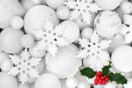 Christmas white luxury tree bauble decoration background with winter berry holly. Festive seasonal traditional design for the Yule, Xmas, Noel holiday season. Greeting card.の写真素材