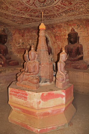 Painting on the walls and old Buddha statues in Pho Win Taung Caves, Monywa city, Sagaing State, Myanmar, Asia. An interesting tourist destination in Asia.のeditorial素材