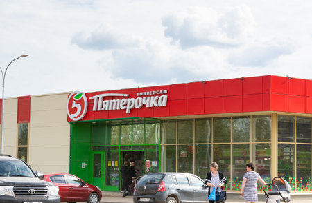 Chain store supermarket Pyaterochka in the city of Kuvshinovo, Tver region.のeditorial素材