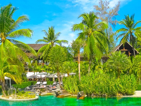 Nai Yang, Thailand - February 12, 2010: Beach side swimming pool at resort Thailandのeditorial素材