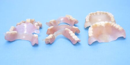 Removable dentures flexible, devoid of nylon, hypoallergenic exempt from monomer.