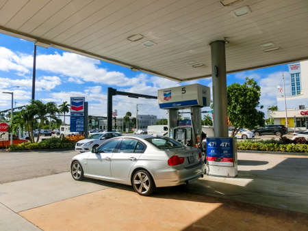 Fort Lauderdale - December 1, 2019: People fill up their cars at Chevron gas station at Fort Lauderdale on December 1, 2019. Chevron is a multinational energy corporation it employs 64,600 peopleのeditorial素材