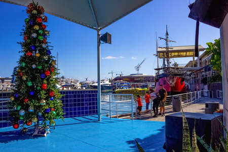Miami, USA - November 30, 2019: People at Miami Marina and Bayside Marketplace. The marina was completely rebuilt and reopened in 1997のeditorial素材