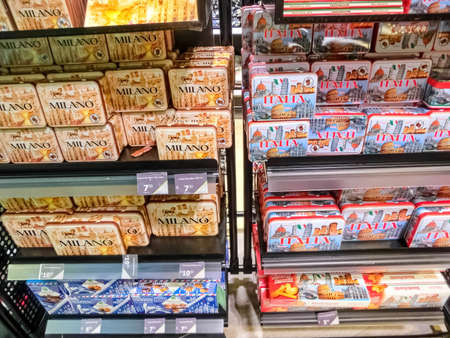 Milan, Italy - September 18, 2019: The models of souvenirs of the Milan at a souvenir standのeditorial素材