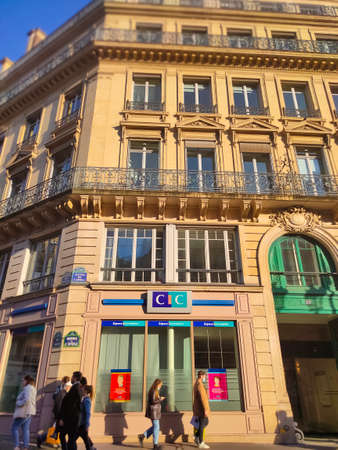 Paris, France - January 01, 2022: People going to central Paris, France.のeditorial素材