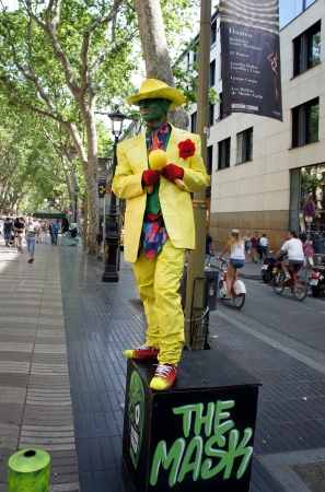BARCELONA - MAY 29: Street artist dressed as Masks in Ramblas, Barcelona, Catalunia, Spain on 29 May 2012.のeditorial素材