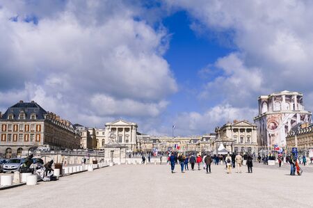 Gateway to the palace of Versailles. People at the main entrance and blue skyのeditorial素材