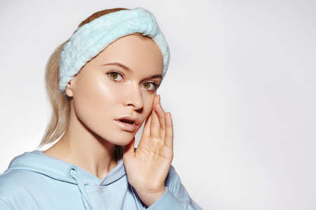 Beautiful Woman show Fresh Clean Face, no Make-up, Perfect Clean Skin. Pretty Girl in soft Headband. Morning Hygiene, Daily Beauty Facial and Skin Care Routine. Skin Hydrationの写真素材