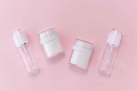 Reusable glass white bottles for oil, cream, lotion or serum on a pink background. Zero waste, eco-friendly. Layout of the beauty salon branding. Natural cosmeticsの写真素材