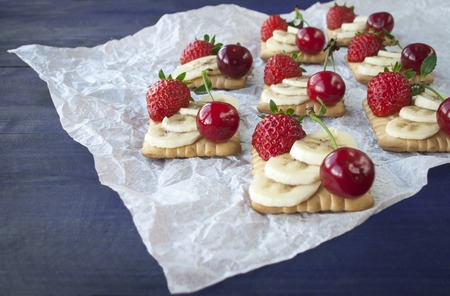 Ripe cherries and strawberries on the tableの写真素材