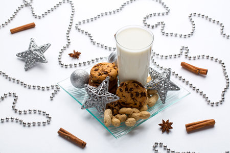 Christmas traditional drink with spicy cinnamon and cookiesの写真素材