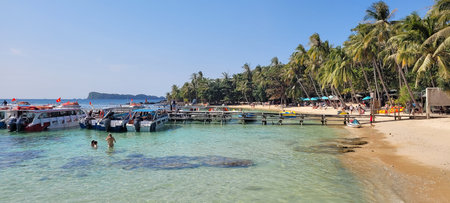 Hon Vong Island, Vietnam - January 10th, 2026: Beach on Hon Vong Island, Phu Quoc, Vietnam. White sand and crystal clear turquoise water surrounded by tropical nature. Unspoiled paのeditorial素材