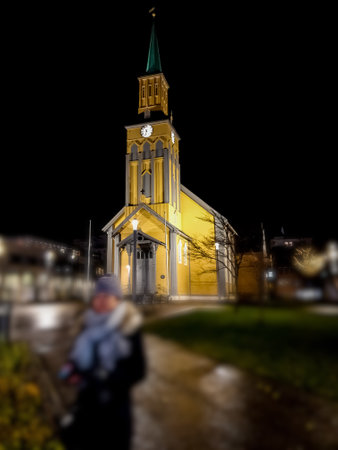 blurred silhouette of a woman against the backdrop of the church at dusk - TromsÃ¸の写真素材
