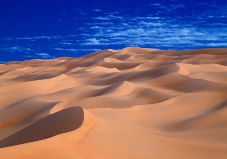 Sky and sand meet in sahara desertの写真素材
