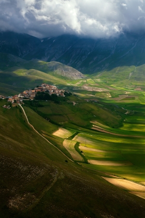 Fantastic view of Castelluccio di Norciaの写真素材