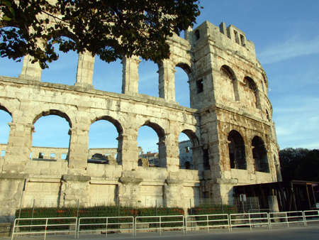 The Pula Amphitheatre, Arena in Pula or Roman amphitheatre in Pula - Istria, Croatia (Amphitheatre de Pula, Das Amphitheater in Pula, Pulska Arena ili Amfiteatar u Puli - Istra, Hrvatska)の素材 [FY310158808839]