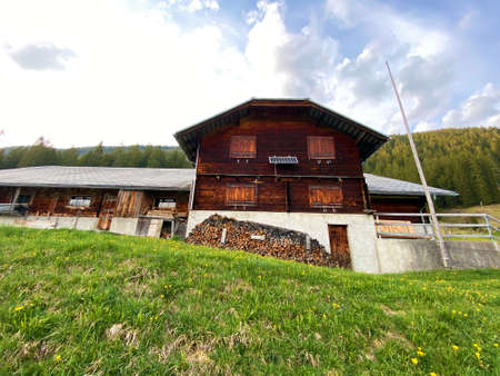 Traditional rural architecture and family livestock farms on the slopes of the Pilatus mountain massif, Alpnach - Canton of Obwalden, Switzerland (Kanton Obwalden, Schweiz)の写真素材