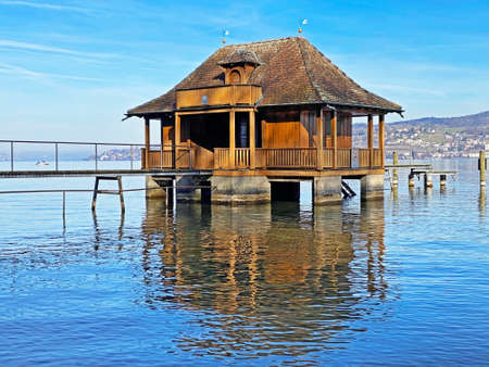 Wooden lake shore pavilion on Lake Zurich (ZÃ¼richsee oder Zuerichsee), WÃ¤denswil (Waedenswil) - Canton of ZÃ¼rich (Zuerich), Switzerland (Schweiz)の写真素材