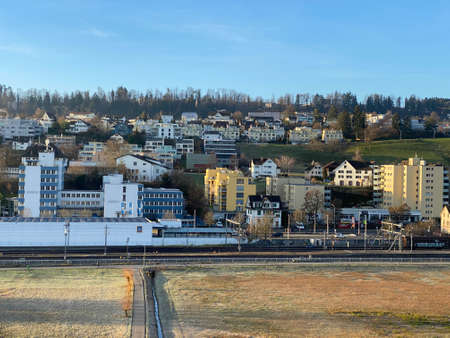 View of the village of WÃ¤denswil (Waedenswil) from the south and the hill on the Au Peninsula, above Lake Zurich (Zuerichsee oder ZÃ¼richsee) - Canton of ZÃ¼rich (Zuerich), Switzerland / Schweizのeditorial素材