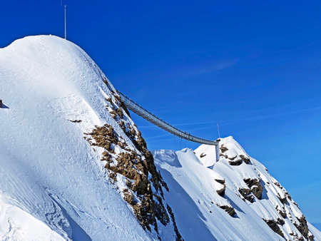 Peak walk on the Suspension bridge between two mountain peaks (Travel destination Glacier 3000) or Peak walk sur le pont suspendu, Les Diablerets - Canton of Vaud, Switzerland (Suisse)の写真素材