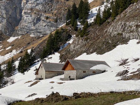 Mountain huts (chalets) or farmhouses and old wooden cattle houses in the alpine valley of KlÃ¶ntal (or Kloental) and by the resevoir lake KlÃ¶ntalersee (Kloentalersee) - Canton of Glarus, Switzerlandのeditorial素材