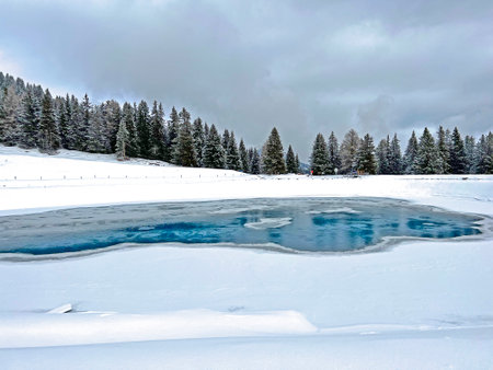 Beautiful winter atmosphere on storage lake Valos or reservoir lake Valos (Speichersee Valos) above the tourist resorts of Valbella and Lenzerheide in the Swiss Alps - Switzerlandの写真素材