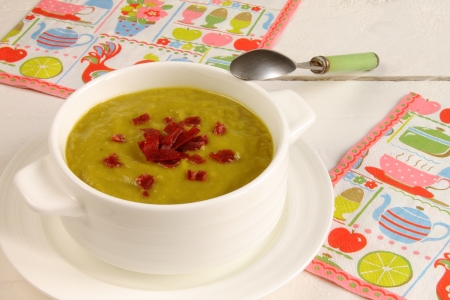Spinach and peas soupの写真素材