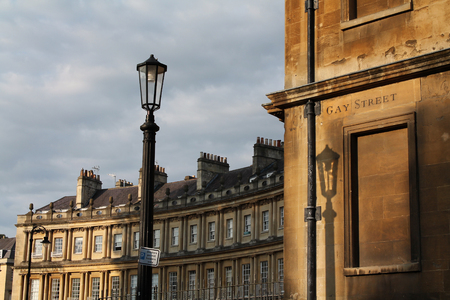 Lamp post by the historical townhouses called The Circus, a Georgian Architecture Complex designed by the architect John Wood. View from Gay Street on a cloudy day - Bath, Englandのeditorial素材