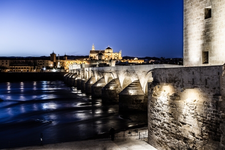 Roman Bridge on Guadalquivir river and The Great Mosque (Mezquita Cathedral) at twilight in the city of Cordoba, Andalusia, Spain. のeditorial素材