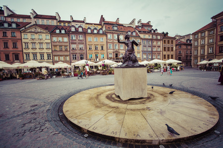 WARSAW, POLAND - JULY  08, 2015: Statue of Syrenka (Mermaid of Warsaw, sculptor Konstanty Hegel, circa 1855 ) at Old Town Market Place in Warsaw, Poland. UNESCO World Heritage Siteのeditorial素材