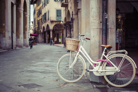 PISA, ITALY - MARCH 10, 2016: Old town vintage and bike.のeditorial素材