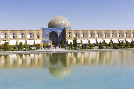 ISFAHAN, IRAN - OCTOBER 06, 2016: Sheikh Lotfollah Mosque at Naqhsh-e Jahan Square in Isfahan, Iranのeditorial素材