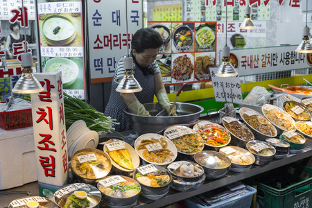 SEOUL - OCTOBER 21, 2016: Traditional food market in Seoul, Korea.のeditorial素材