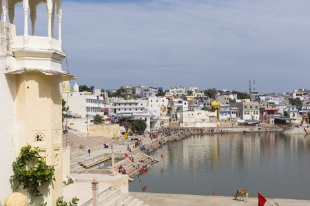 PUSHKAR, INDIA - SEPTEMBER 17, 2017: Hindu devotees pilgrims bathing in sacred Puskhar lake (Sagar) on ghats of Pushkar, Rajasthan. Pushkar is holy city for Hinduists and famous for many Hindu temples.のeditorial素材